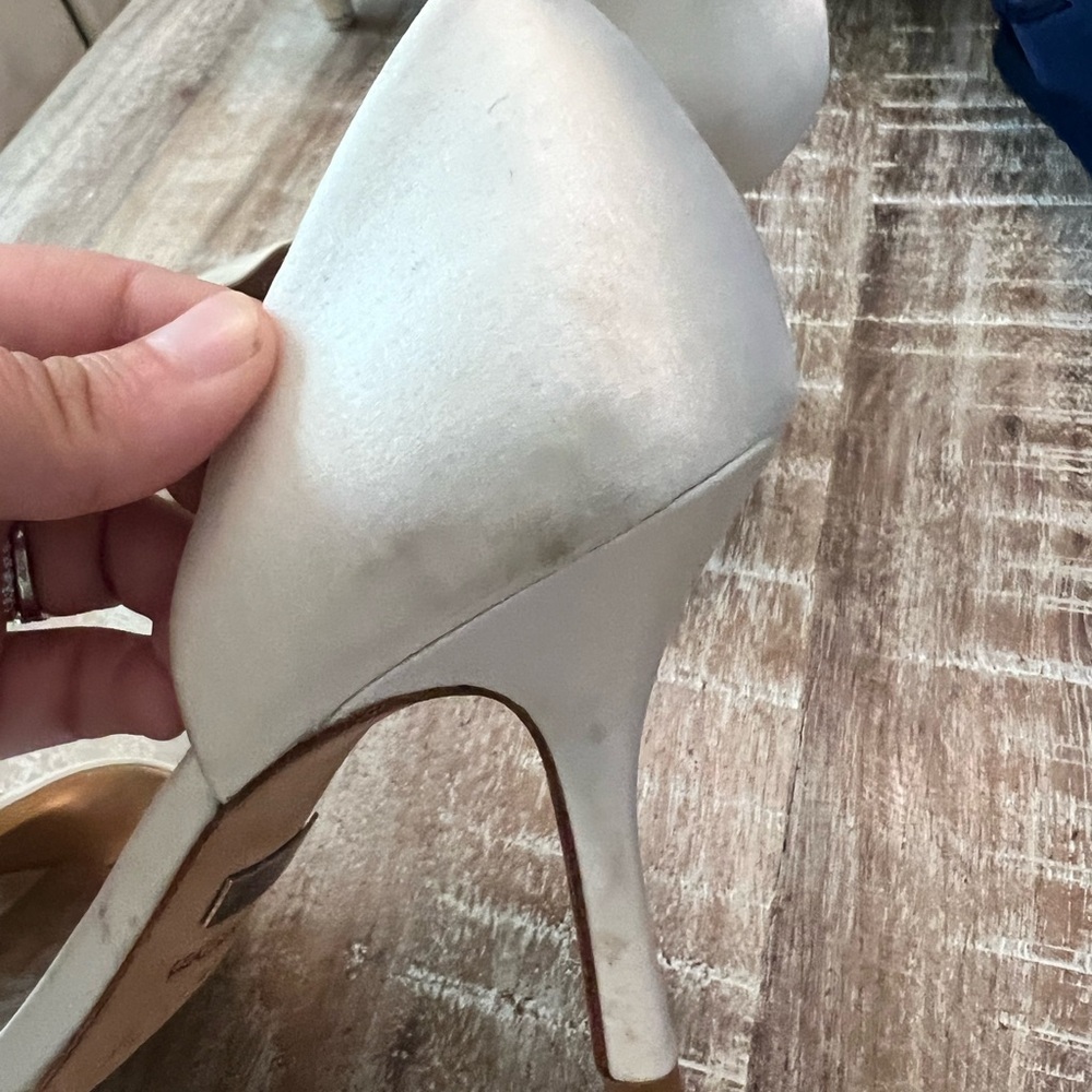 Badgley Mischka Lacie Satin Pumps Ivory Size 7.5 - Picture 4 of 8